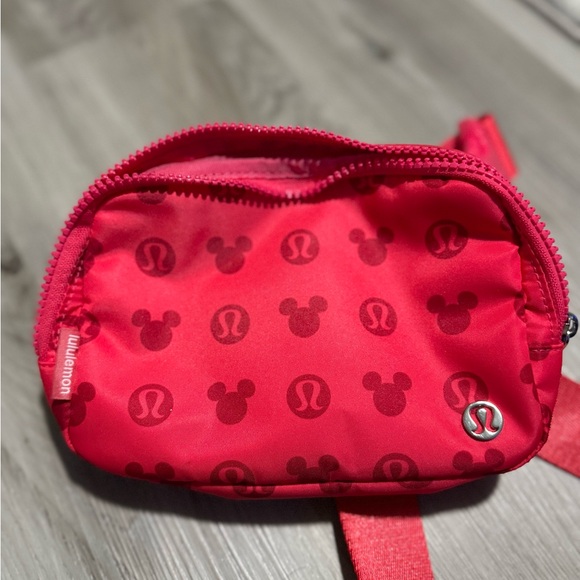 (1L) Lululemon x Disney Belt Bag Red/Pink - Picture 3 of 7